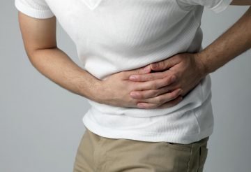 man with kidney pain