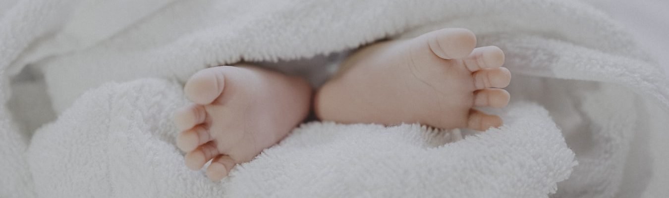 Dapat bang sanayin ang baby na matulog na mag-isa?